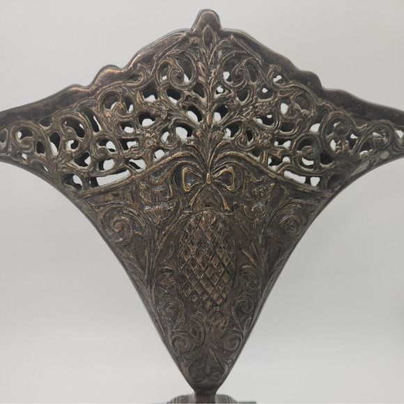 Vintage Metal Brass Fan Shaped Victorian Style Vase Bow Floral Reticulated Gold - Picture 2 of 8